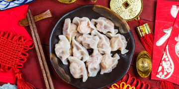 What are the traditional foods for Chinese New Year 2023 in Singapore?