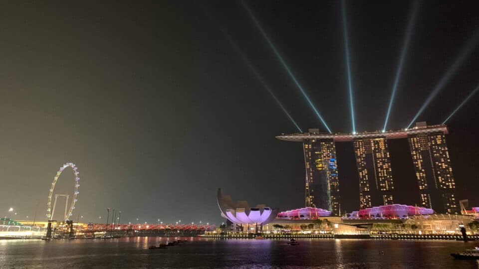 where is marina bay sands located in Singapore?
